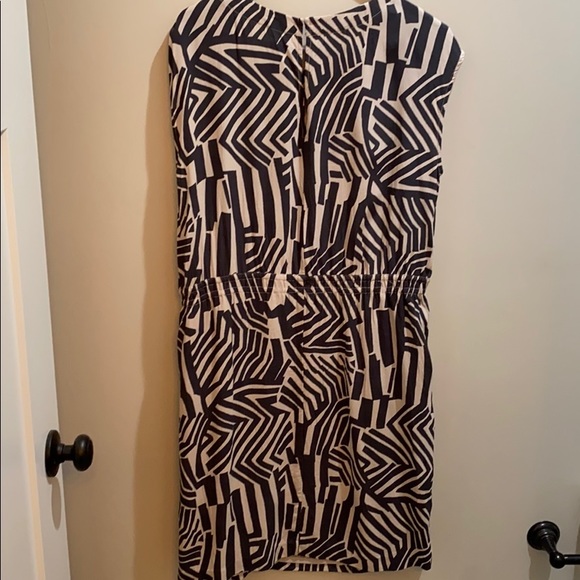 Flattering Loft dress - Picture 2 of 3